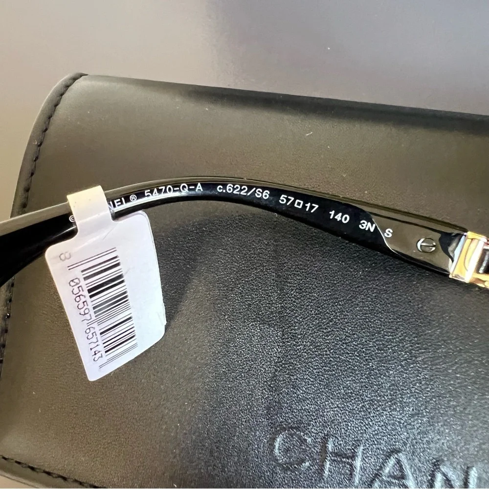 🖤 New🖤 CHANEL Skinny Gold Chain Square Sunglasses - Picture 6 of 9